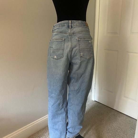American Eagle Outfitters Curvy Mom Jeans in Light Blue - Picture 2 of 6